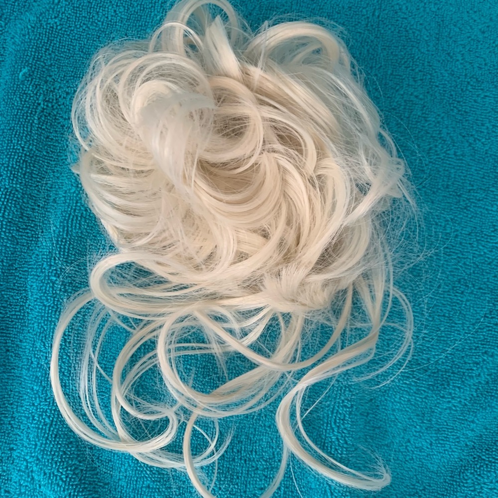 “Beauty Style Salon” - Messy Hair Bun                  NWT